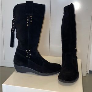 Brand New Fleece Lined girls boots size 1